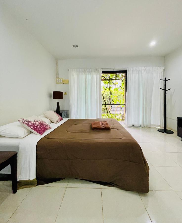 Wassana Sitdharma Guesthouse Trang Buitenkant foto