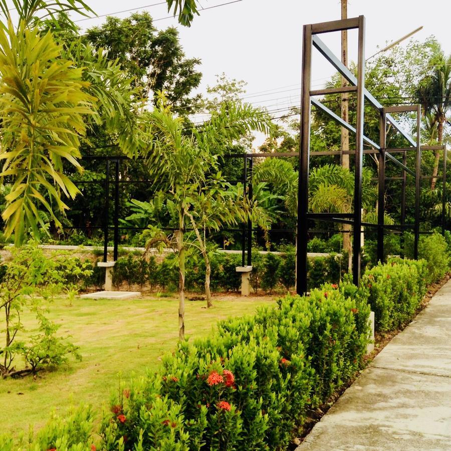 Wassana Sitdharma Guesthouse Trang Buitenkant foto