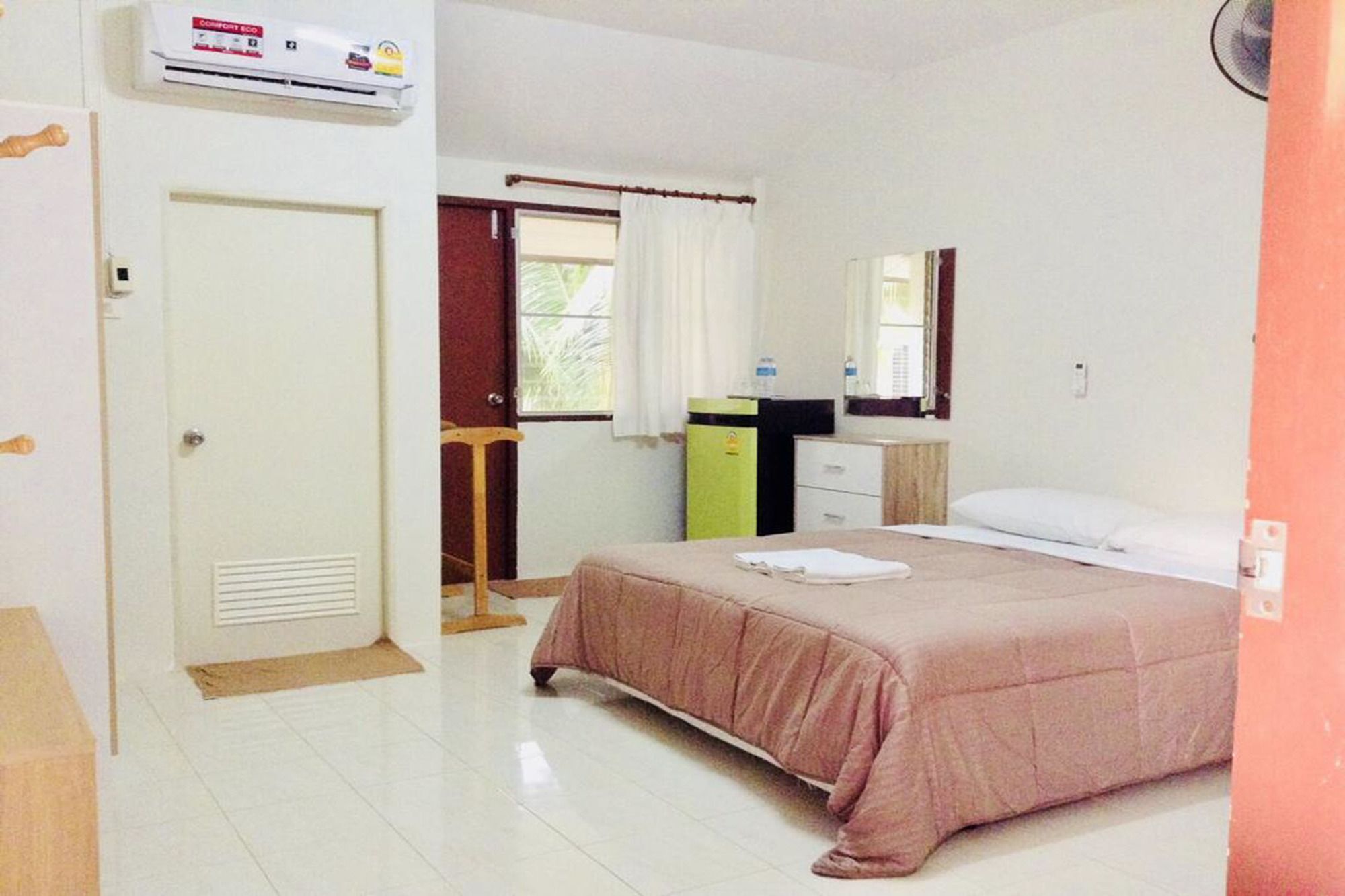 Wassana Sitdharma Guesthouse Trang Buitenkant foto