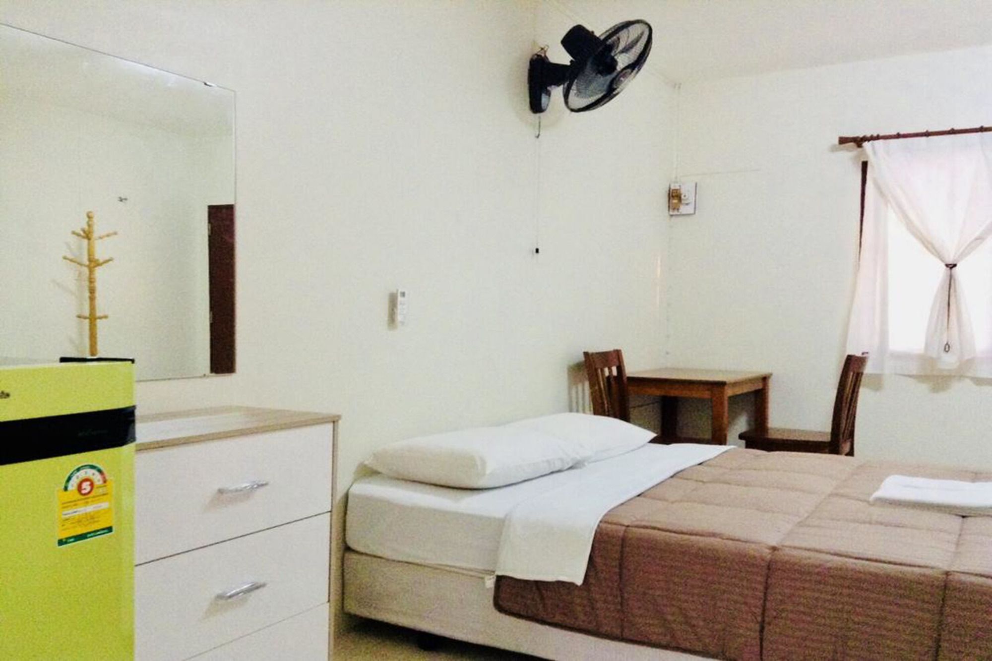 Wassana Sitdharma Guesthouse Trang Buitenkant foto